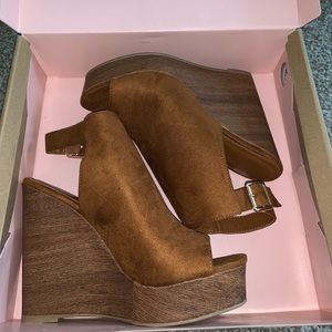 Brown Wedges *new